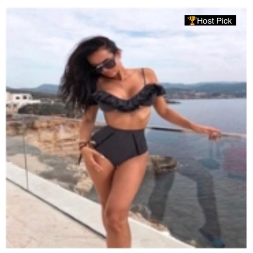 ⚡️sale⚡️Polkadot highwaist bikini with ruffle top